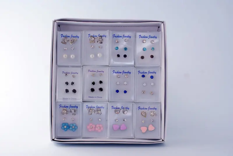 £1 Earrings (12)