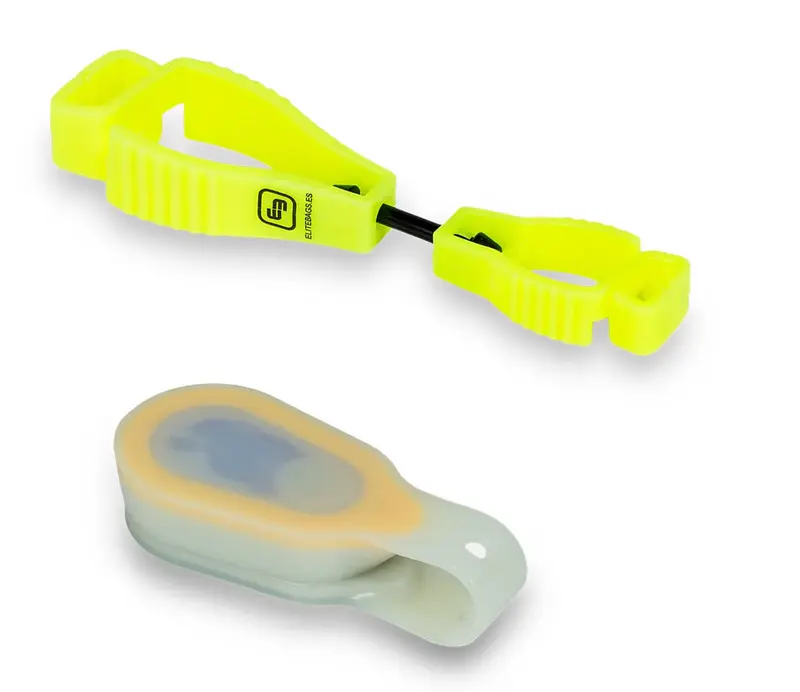 SET HANGERS & GLOW-LIGHTS Glow In The Dark Serum Tweezers Flashlight