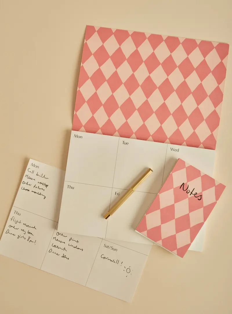 Weekly Planner - Harlequin Pink